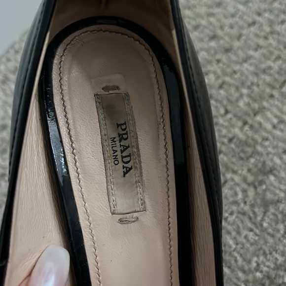 Authentic Prada patent leather heels - Picture 7 of 8